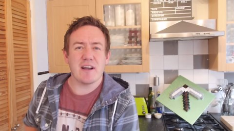 HOW TO MAKE A MINECRAFT CAKE