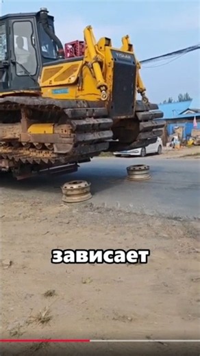 Precision Unloading of a Massive BULLDOZER #operator #precision #construction #extreme #shorts