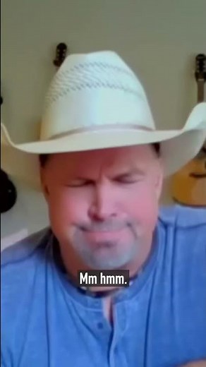 Garth Brooks Pranks Kelly Clarkson!