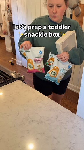 ✨🍿 Snack time with @littlebellies!! [ad] Always trying to make things FUN when it comes to feeding my toddler and these Little Bellies snacks are perfect for that! Whether on the go, or snacking at home, we love Little Bellies for all of their textures, flavors, and keeping things playful. Their new Softcorn flavor sweet & salty is a favorite for both of us! They’re non-GMO certified organic with no artificial colors or flavors 🙌🙌🙌 Grab yours at Walmart, Walmart.com, or other retailers acros