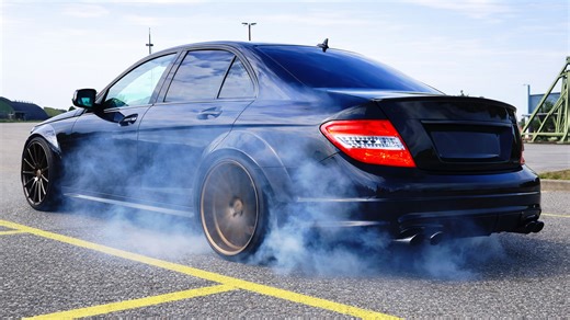 Mercedes C63 AMG 0–200 km/h acceleration on the Autobahn