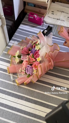 Bouquet Wrapping Tutorial: Fuzzy Wire Flower Wrap Guide