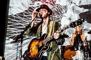 The Coral straight in at number one on UK Vinyl Singles Chart | Live4ever Media
