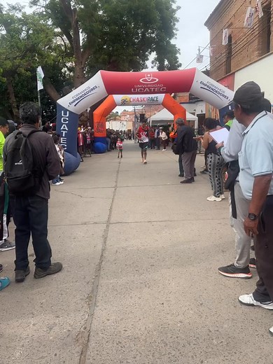 417K views · 1.5K reactions | ¡LA EDAD NO TIENE LÍMITES! 朗 Con solo 7 años, Cayroli cruzó la meta demostrando que el valor no depende del tamaño, sino de los sueños ‍♂️ ¡Un ejemplo para todos!  헢헿헴헮헻헶혇헮: Radio Camargo #CamargoTrail #CamargoTeDesafía #trailrunning #trailrunningbolivia #UnDesafíoQueReCorre #RadioCamargo50años #BodasdeOro #CamargoBolivia | Radio-Camargo Cinti Bolivia | Facebook