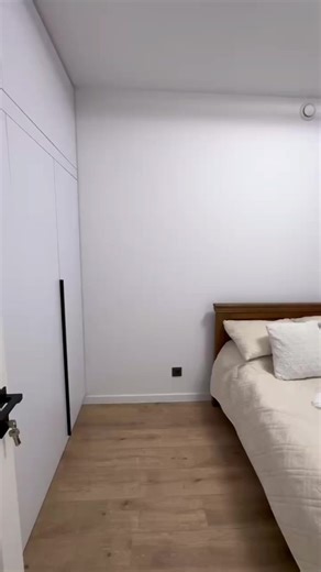 🏡 ПРОДАЖ СТИЛЬНОГО КОТЕДЖУ З РЕМОНТОМ 💰 Ціна:180 000$ 📍 с. Біла (поруч Тернопіль) 📐 Площа будинку: 115 м² 🌿 Земельна ділянка: 2.5 сотих ✨ Сучасний котедж з якісним ремонтом та продуманим плануванням. ✔️ два повноцінні поверхи ✔️ територія повністю обгороджена ✔️ встановлено відеоспостереження ✔️ дубові сходи з підсвіткою ✔️ у всіх кімнатах є рекуператори 🍽 Простора кухня-студія 37 м² з виходом на затишну терасу 🔥 Індивідуальне опалення ✔️ тепла підлога по плитці ✔️ два санвузли 🪵 Встанов
