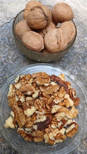 Simple Way to Crack Walnuts 🥜 | Using a Stone #Shorts