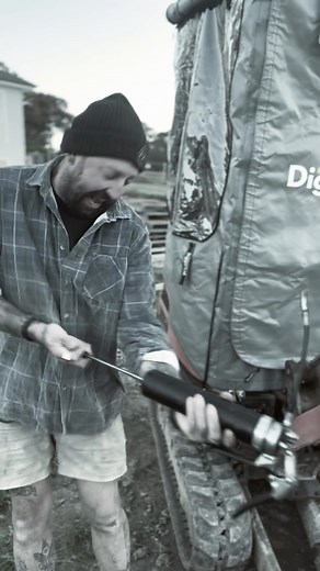 If you still use a spring plunger gun & ring pull grease tubes, we feel sorry for you 😂 #kajo #screwtop #grease | Digger Lid