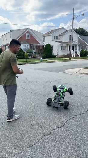 Steve️️️️️️n Pinto on Instagram: "Best part of building cars is test driving them!! This XRT build was so sick!! Upgrading it to the big boy castle system!! #rcmotorsports #designbuildinspire CB#rccars #traxxas #castlerc #newyork #wantagh #longisland #nyc"