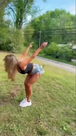 “You Won’t Believe How Flexible This Gymnast Is 😳”