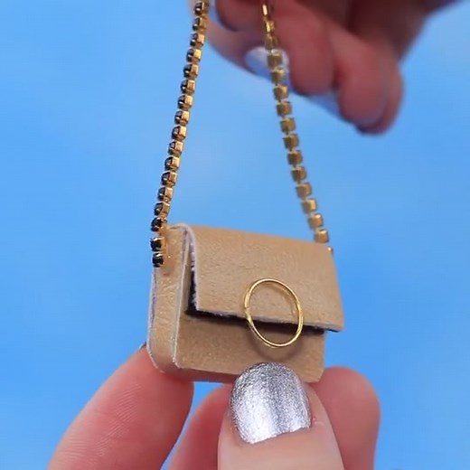 DIY Barbie Fashion Ideas #DIYs #ForBarbie #ideas #fashion #crafts #handmade #lifehacks #accessories #DIYBarbie #LaLiLu