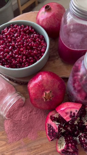 Preserving pomegranates! Pomegranate can be EXPENSIVE out of season, so grabbing them in bulk now means you can enjoy them all season long! Like I said in the video, I LOVE fresh pomegranate juice, but if you’re buying (versus growing your own) pomegranates to save it isn’t particularly cost effective when it comes to fresh juice. However, I’ll be making pomegranate balsamic out of the fresh juice and it’s delicious! #foodwaste #pomegranate #sustainability #eattherainbow #urbanhomestead #lowwast