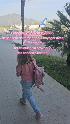 Offrons à nos enfants plus que des objets : des repères, des souvenirs et une vraie ouverture sur le monde. 1. Les jouets sont oubliés. Les voyages, non. À 30 ans, personne ne se souvient des robots, des Lego ou des poupées. Mais chaque nuit passée dans une tente au bord de la mer est gravée dans les moindres détails. 2. Les enfants qui voient le monde ont moins d’anxiété Nouveaux endroits = entraînement à l’adaptation. Nourriture différente, langue différente, règles différentes = esprit flexib