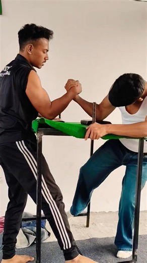 CONTROLLING THE CENTRE POSITION 🦍#athlete #fitness #armwrestling #armwrestlingworkout #motivation