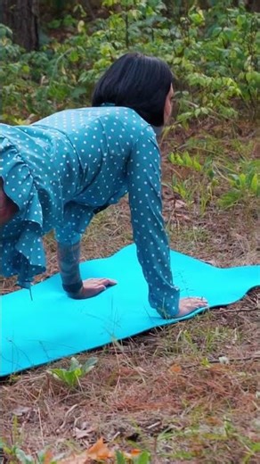 NATURE YOGA FLOW | EVELINA’S ELEGANT STRETCH IN THE WOODS