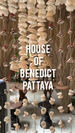 House of Benedict Pattaya: Entrance fee in the hundreds of baht, but you can get photos worth tho...