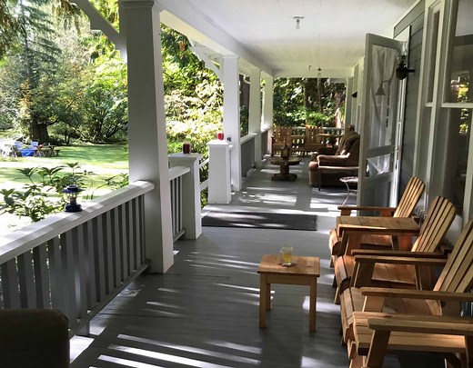 Mountain Meadows Inn and Chalet Suites | Visit Rainier