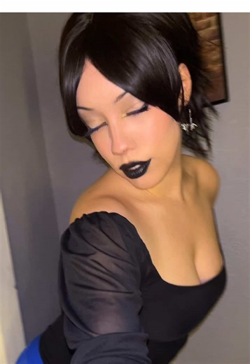 watch the Queen conquer