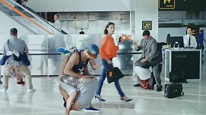 easyjet finds a slap happy way to highlight their mobile boarding! Video from easyJet | A Fly Guy's Cabin Crew Lounge