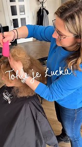 Skvělá zpráva! ✨ Lucka otevřela pár nových termínů ještě před Vánoci – takže krásné vlasy stíháš úplně v pohodě! 🎄 Rychle mrkni do rezervačního systému a ulov si svůj termín, mizí fakt rychle! #curly #kadernikostrava #kudrnataliska | Kudrnatá liška