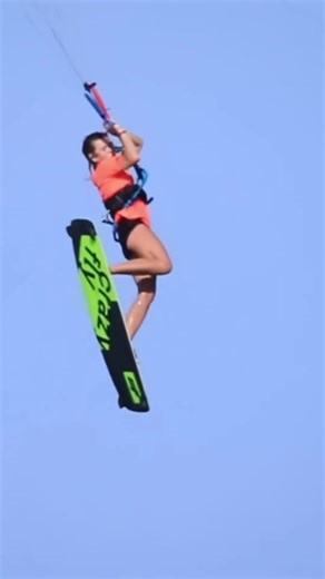 Woman is the new strong 💪🏻✨🤍 Riders 🏄🏻‍♀️ @simonaschatzmann @kitesurfingdestroyedmylife @tarasova_darri @pascalefuss @liloofourre #grlpwr #kiteboardinggirls #myhappyplace #reelsinstagram #reels #kitesurfing #kiteboarding #kite #surf #kitelife #kiteboard #kitesurfer #kitetrip #watersports #kitesurfers #kitesurfingworld #letskitesurf #kitespot #kiteschool #surfing #beach #waves #travel #reelsinstagram #reelsvi̇deo | Kiteboardingworld