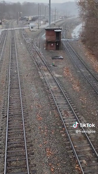 Connellsville Train Station Logistics: CSX Freight Train