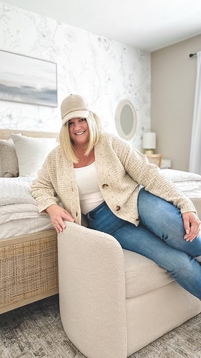 #ad @target Circle Week is back! What’s Circle Week? It’s a week of savings up to 30% off for Target Circle Members. It’s the perfect time to grab must-have Fall fashion for 30% off! Stock up on jeans, comfy sweaters, best selling boots & this neutral ball cap for all your Fall outdoor activities. Circle Week is running from 10/1 - 10/7. You’re going to want to sign up for the FREE-to-join loyalty program to partake in the deals. It’s so easy to signup in the app, Target website or in-store & st