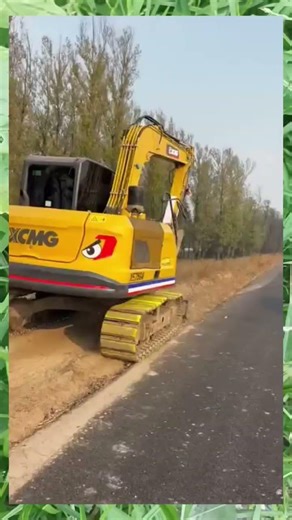 Heavy Equipment Highway Workers: Excavators & Graders in Action! #heavycivil #excavator #lodingsoil