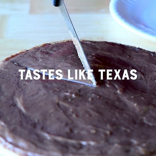 Fact: you don’t need an oven to make a delicious pie. 😉 Check out our Chocolate Ice Box Pie recipe and taste how delicious it is for yourself! | Luby's