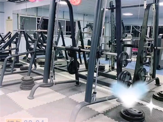 沙湖小学旁，宝藏游泳馆打卡！四季恒温，冷暖无忧50米标准赛道，专业体验水深1.2-1.4m，安全友好热水淋浴 二楼观景台地址：沙湖小学旁