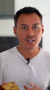 Voici une recette de Cake aux fruits secs avec une texture bien moelleuse, plein d'énergie pour le petit déjeuner ou à emporter, et peu de matière grasse. Il restera moelleux plusieurs jours si vous le conservez enveloppé dans du film alimentaire. Se congèle aussi très bien, tranché de préférence. Cuisson 45 à 55 min à 180°C, vérifier en insérant la lame d'un couteau qui doit ressortir sans pâte dessus :) Les ingrédients 180 g de farine (vous pouvez mélanger les farines) 3 oeufs 150 g de Fruits 