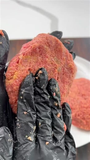 If you grew up on Salisbury steak… you know this is pure comfort on a plate. Juicy, flavorful, and smothered in rich onion gravy — this one hits every time. Comment RECIPE and I’ll DM you the full step-by-step. #SalisburySteak #ComfortFood #DinnerInspiration #GroundBeefRecipes #HomeCooking #EasyWeeknightMeal #FallCooking #SouthernKitchen #HeartyMeals #fblifestyle https://thesaltycooker.com/salisbury-steak-with-mushroom-gravy/ | The Salty Cooker