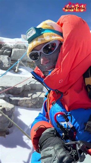 The absolute desperation of a lighter failing at 8,700 meters 😂🚬 #everest