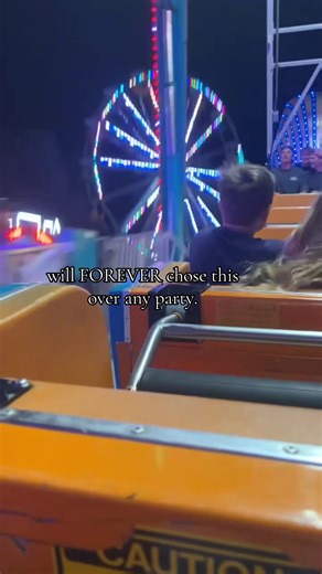 i just want to dance in the lights ❤️🎡 #fyp #rockwellamusements #fairseason #fairrides #rides #fun #scared #friend #trend #like #comment #share #repost #blowthisupforme♡ #viralvideo #viraltiktok #viraltrend #xyzbca #parati #foryoupage #foryou #fypシ #viral