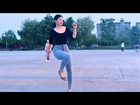 💝👠经典鬼步舞💝👠《山谷里的思念》💝公园一美女跳舞太厉害了，飘逸的舞步迷人的笑容💝