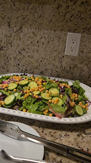 Enjoy your vacation and special celebration with a gourmet culinary experience in the privacy of your beautiful vacation rental! Indulge in all-inclusive gourmet experience that provides convenience and allows you and your guests to enjoy their time together without the hassle of meal planning, shopping, cooking, or cleaning. Chef Michael customizes the menu to dietary needs and preferences, and the professional service, which elevates a simple meal into a memorable event. ✅ Custom Menus ✅ Priva