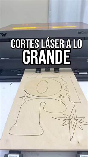 ¡Estoy obsesionada! 🤩 Mira cómo hago cortes súper grandes con mi WeCreat Vision Pro 45W y su alimentador automático. No puedo esperar para mostrarte todo lo que puedo crear. Video completo muy pronto en YouTube. Enlace a la máquina y a mi canal en la bio arriba 👆 @wecreat.official #WeCreat #VisionPro45W #AutoFeeder #LaserCutter #CortesGigantes #Emprendedora #Creadora #Makermx #LaserEngraving #ProyectosGrandes #MaquinasLaser #CorteLaser #HechoConLaser #WeCreatVision #CreandoConLaser #MakersLati