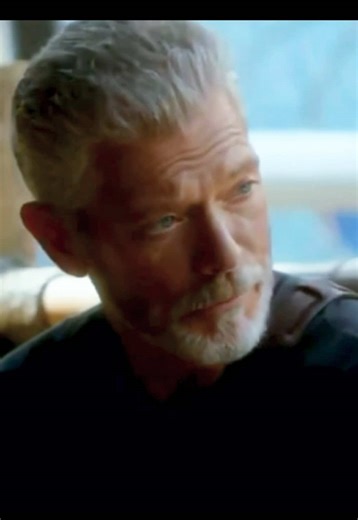just cause the wrapper is wrinkled doesnt mean the candy aint sweet 😚 #stephenlang #terranova #oldermen #silverfox #daddy