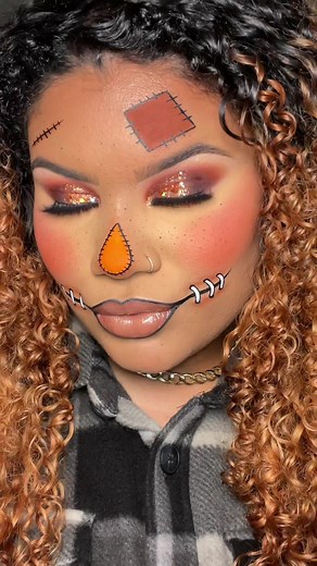 EASY scarecrow glam makeup🌾👨🏼‍🌾✨🎃 save this tutorial for later🤭 and tag me in any recreations! I’d love to see and show some love💗 #scarecrow #scarecrowmakeup #octobermakeup #creativemakeup #glammakeup #easyscarecrowmakeup #creativeartist #glammakeup #creativeglam #gingerhair #gingercurls #colourpopcosmetics #glittermakeup #fallmakeup #screammovie #VozDosCriadores