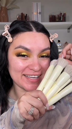 Sandi Jarquin on Instagram: "10/10 @morphebrushes 🧈🥹💛🫶🏼✨ •••• ✨ Now available on Morphe . Com •••• #morphe #morphebrushes #makeup #newmakeup #makeuptips"