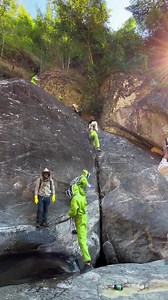 12K views · 165 reactions | #bee #nature #bees #honey #macro #savethebees #flowers #beekeeping #naturephotography #beekeeper #honeybee #beesofinstagram #insects #photography #insect #flower #beehive #honeybees #biene #macrophotography #love #bumblebee #bienen #pollen #garden #honeycomb #art #pollinators #naturelovers #beekeepers | 10M | Facebook