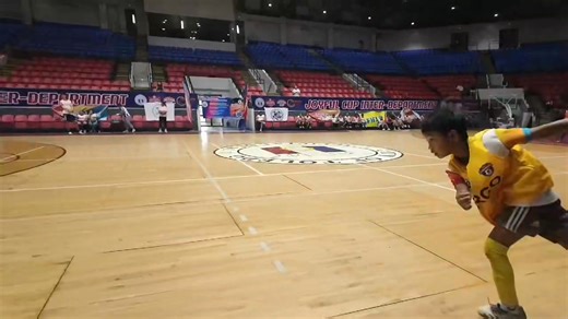 More than 200 aspiring footballers joined the Aboitiz Futsal Clinic today, October 26, at the Toledo City Sports Center. More than 200 aspiring footballers took part in the Aboitiz Futsal Clinic held at the Toledo City Sports Center, an activity organized by the Cebu Regional Football Association (CRFA) under the ongoing Aboitiz Football Cup Season 25. The day featured a players’ training session in the morning followed by a mini futsal tournament in the afternoon. Leading the clinic were CRFA c