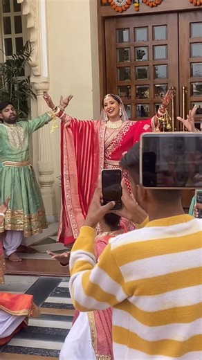 The Guru Arts | 💕Bride Entry For Varmala Dhadak Titel Track #BrideEntry #BrideEntryVideo #WeddingEntry | Instagram