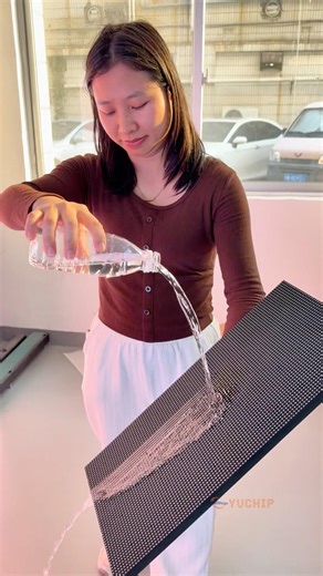 I Poured Water on This LED Module… It Still Works 😮#yuchip #outdoorleddisplay #ledscreen #dooh