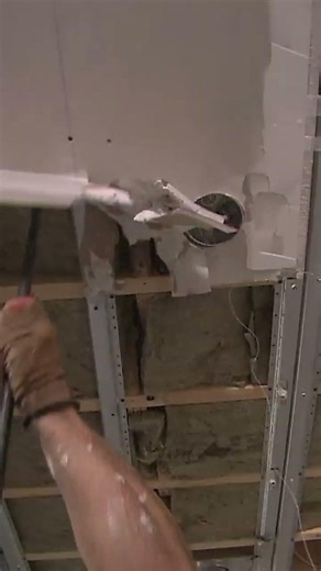 This is Why the TV Doesn't Work 😂 #remodelingexperts #home #diy #mikeholmes #construction