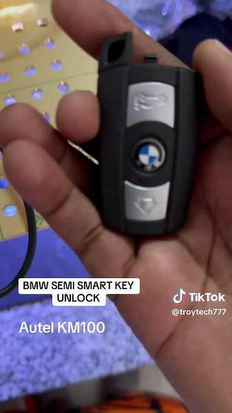 Unlocking BMW Semi Smart Keys with Autel KM100