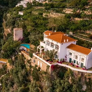 Discover Italy through private, fully staffed villas in Tuscany, the Amalfi Coast, Lake Como and more. Private pools, historic charm, and concierge service create an unforgettable luxury escape. Travel with confidence with the 2025 Best Villa Rental Company. | Rental Escapes