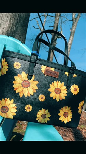 Amber Alexandria (@alexandriaamber)’s videos with Be By You - Luke Combs