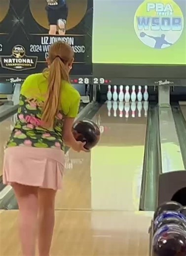 the 900 global harsh reality was the ball of choice this past week at the WSOB! #bowling#pbajrambassador#Tatcha#womeninsports#womeninsportstiktok#h5gbowling