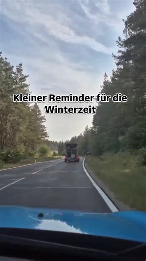 🚑 Hängerfahren - Training für den Ernstfall – ein wichtiges Thema! 🐴 Die ungünstigste Situation für Hängertraining ist der Notfall. Wenn es jetzt funktionieren soll. Wenn das Pferd sofort in die Klinik gebracht werden muss. Alle sind angespannt, das Pferd ist nicht in bester Verfassung – und jede Minute zählt. Was dann folgt, wird schnell zur Zerreißprobe für alle Beteiligten. Im Ernstfall kann eine Sedierung notwendig sein. Sie bedeutet jedoch zusätzlichen Stress und kann Kreislauf sowie Bala