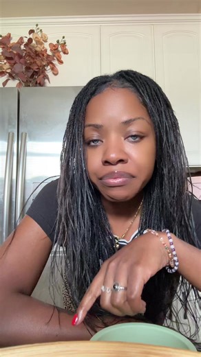 i think of this sound everytime i eat “crisps” | eating food